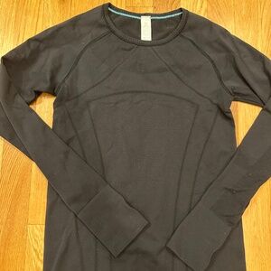 Ivviva by lululemon girls’ black fly tech long sleeve size 12